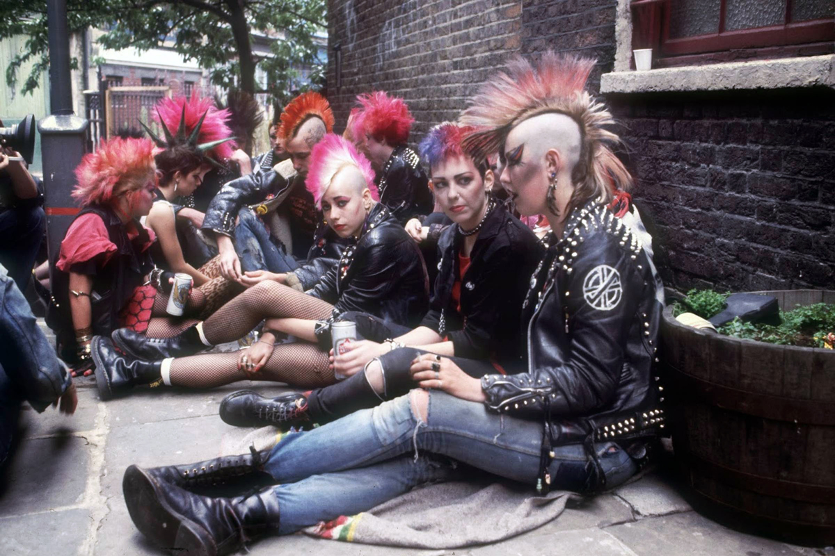 UK 82: punk girls