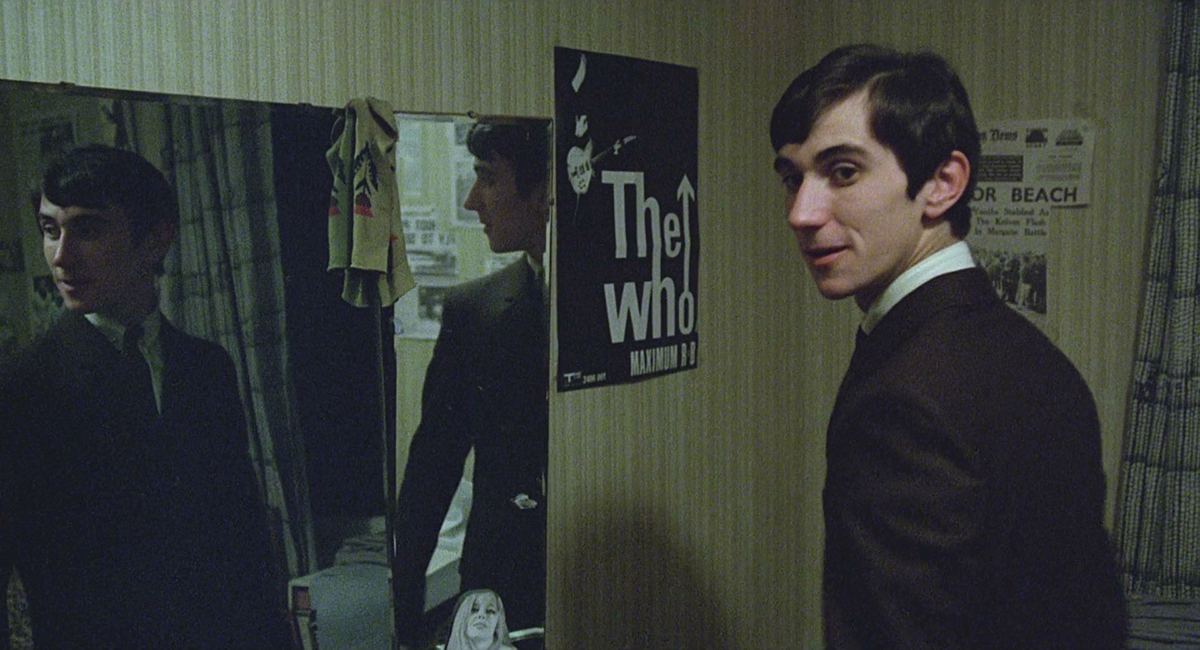 Phil Daniels con un poster The Who in Quadrophenia